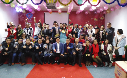 2017天機電磁離合器廠家年會合影圖片 2017天機電磁離合器廠家年會合影圖片